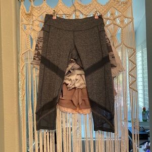 Workout pants with pocket